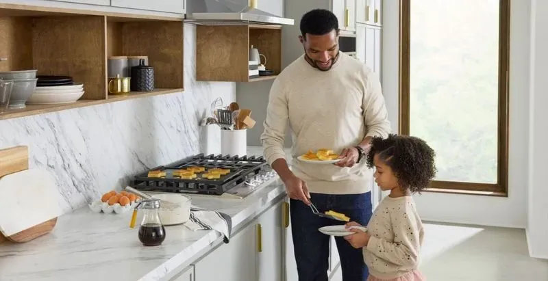 hero image dad and daughter
